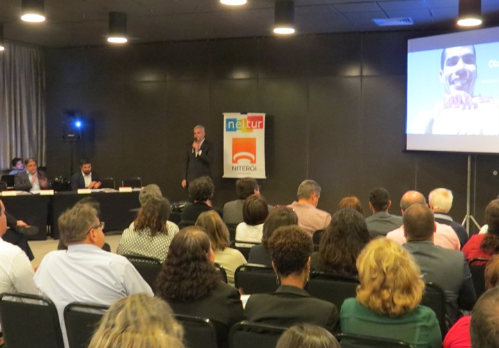Palestra corporativa em auditório