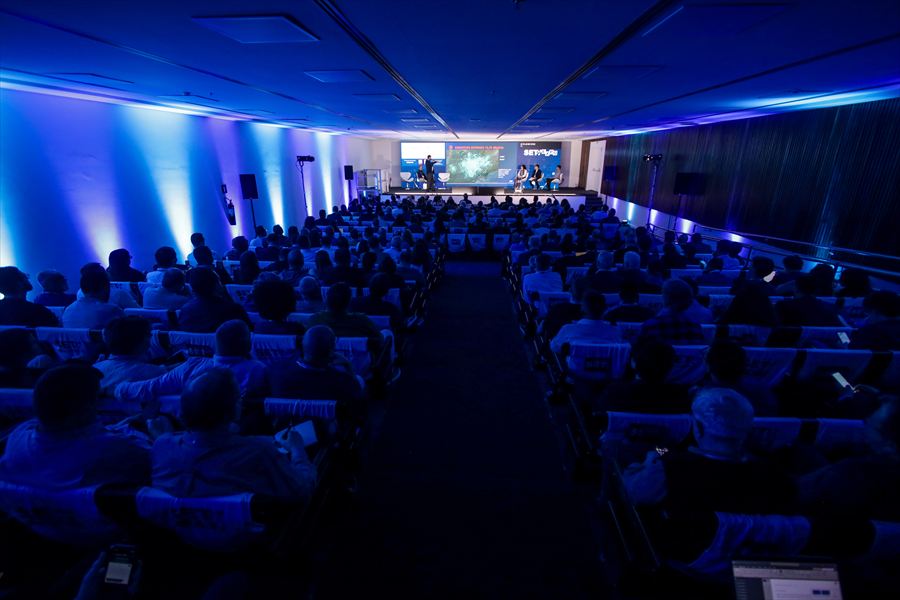 Auditório lotado durante palestra na SET Expo