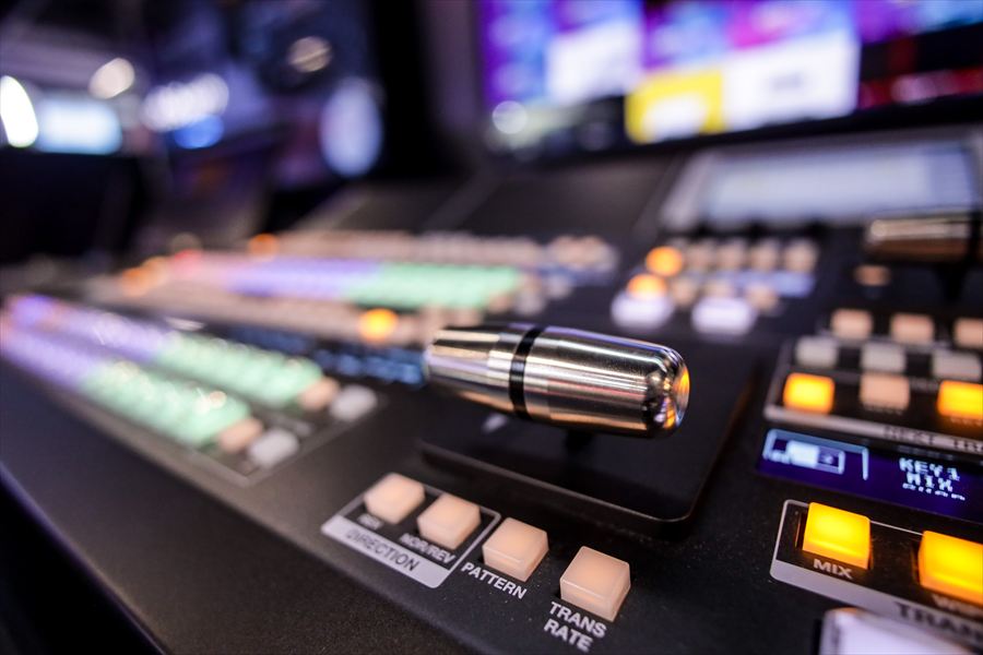 Demonstração de mesa de controle audiovisual na SET Expo