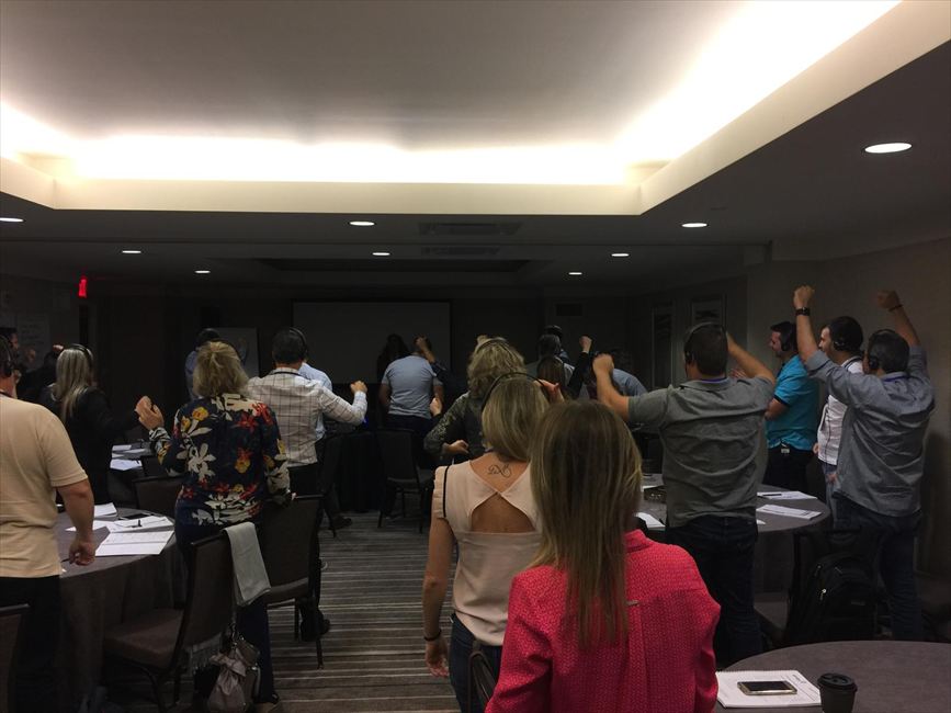 Dinâmica com participantes em workshop internacional